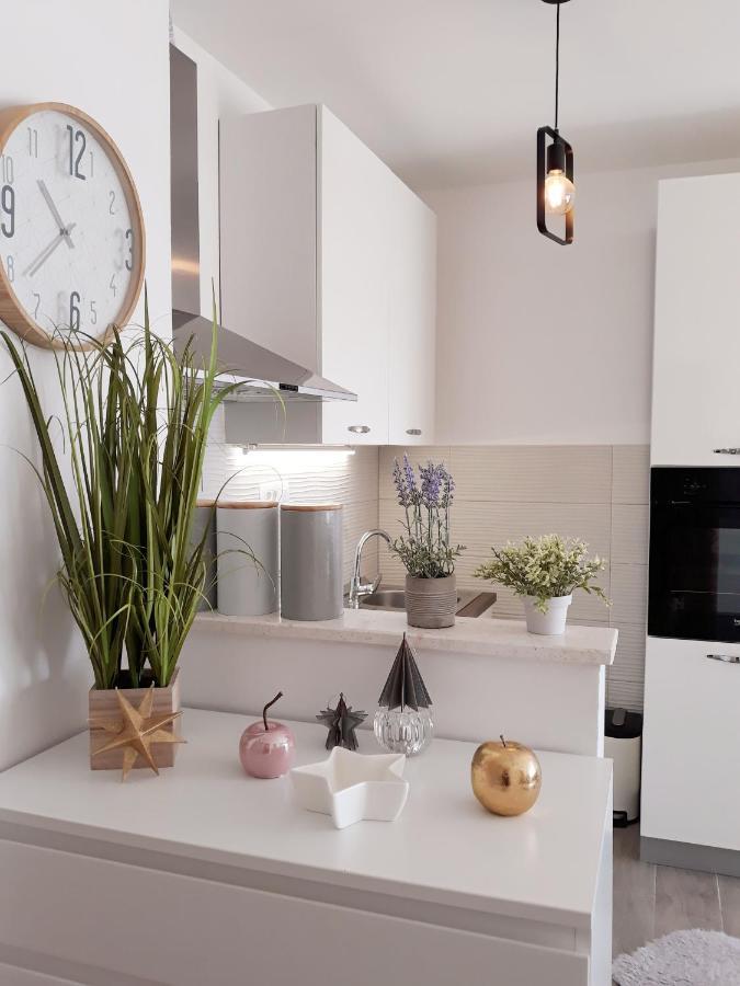 Luxury Apartment Charm With Pool Трогир Екстериор снимка
