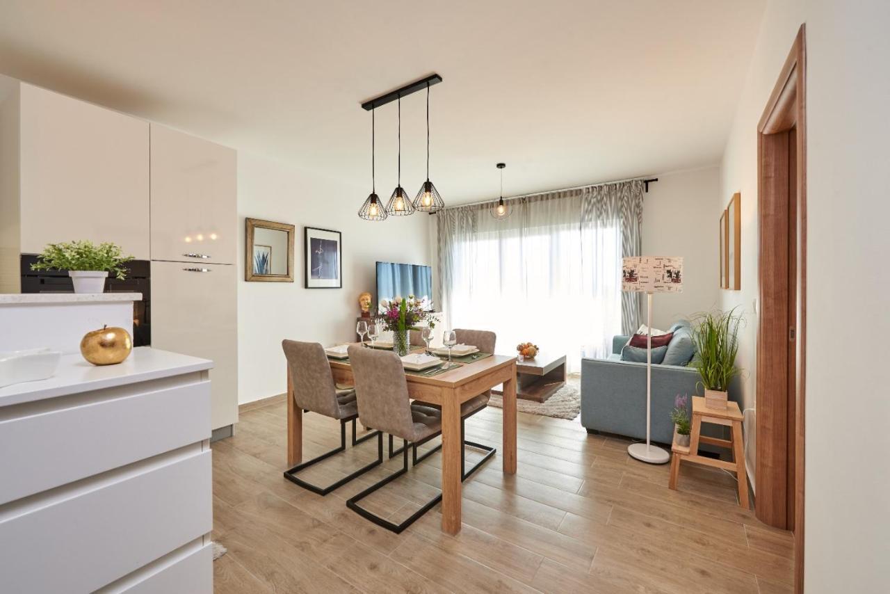 Luxury Apartment Charm With Pool Трогир Екстериор снимка