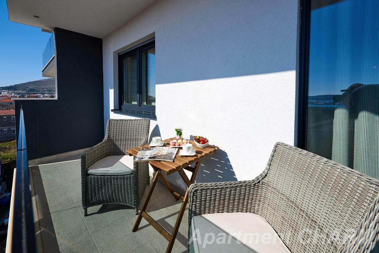 Luxury Apartment Charm With Pool Трогир Екстериор снимка