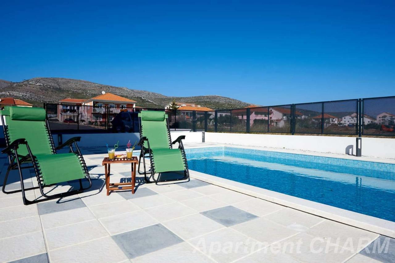 Luxury Apartment Charm With Pool Трогир Екстериор снимка