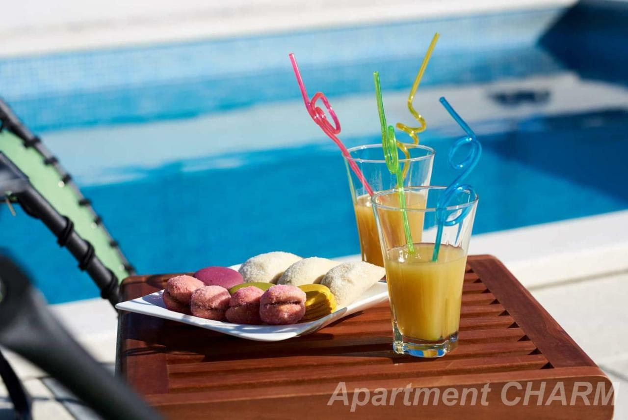Luxury Apartment Charm With Pool Трогир Екстериор снимка